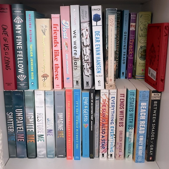 BOOKS! 📖 - Picture 3 of 4